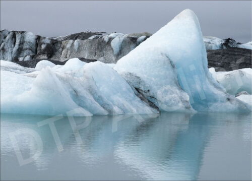 Postkarte «Eisberg» auf dem Jökulsárlón aus der Reihe «Eis + Land», Foto Annalena Moser