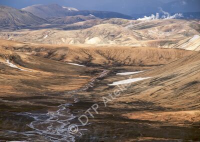Postkarte «Mäanderlandschaft»  aus der Reihe «Eis + Land», Foto: Annalena Moser