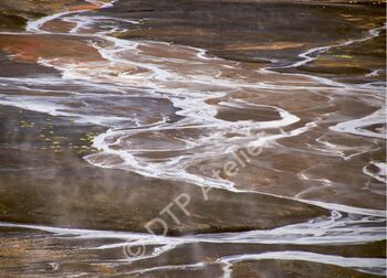 Postkarte «Bachschlingen»  aus der Reihe «Eis + Land», Foto: Annalena Moser