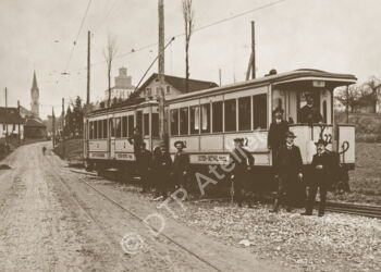 Postkarte - Uster-Oetwil-Bahn, um 1910 Im Hintergrund die Reformierte Kirche und die Burg Uster