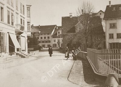 Zentralstrasse in Uster, mit Blick auf den Sternenplatz (heute Sternenkreisel), April 1891