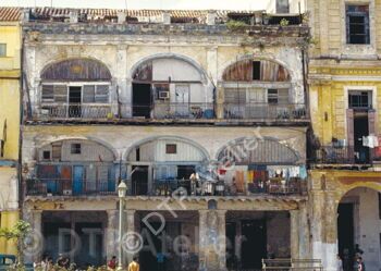 Postkarte «Wohnhaus - Plaza Vieja, La Habana, Cuba 1989» aus der Reihe «Land+Leute»