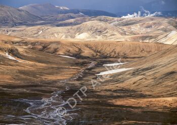 Postkarte «Mäanderlandschaft»  aus der Reihe «Eis + Land», Foto: Annalena Moser