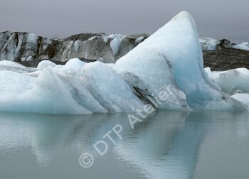 Postkarte «Eisberg» auf dem Jökulsárlón aus der Reihe «Eis + Land», Foto: Annalena Moser