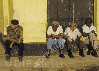 Postkarte «Am Warten - La Habana Vieja, 1989» aus der Reihe «Land+Leute»