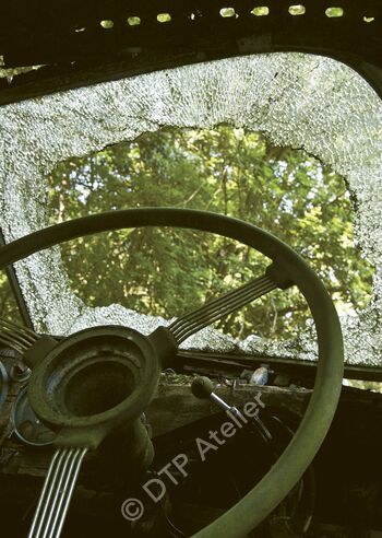 Postkarte «Durchblick» aus der Reihe «Technik + Natur»