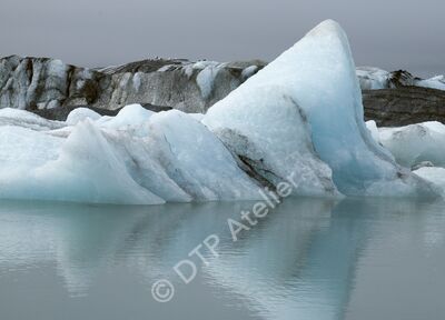 Postkarte «Eisberg» auf dem Jökulsárlón aus der Reihe «Eis + Land», Foto: Annalena Moser